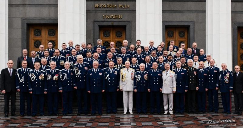 генерал МВД Украины Грицак Вася на общем фото во верховной рады